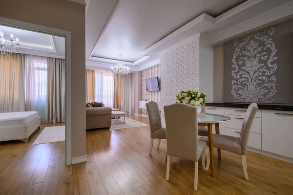 Luxe Wit Roze Modern Studio Appartement Interieur Met Eethoek Woonkamer — Stockfoto