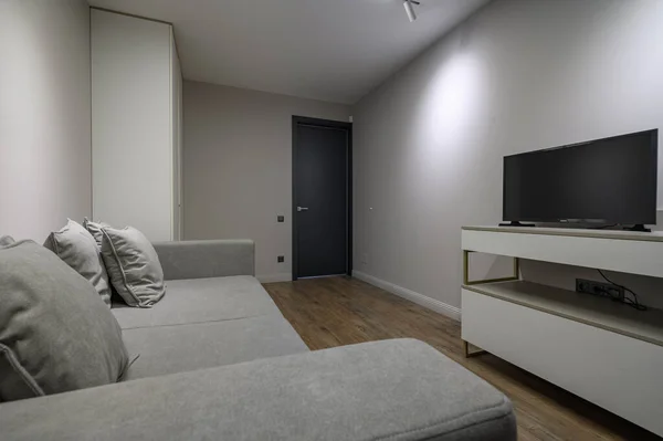 Rahat Lüks Bir Yatak Odası Gri Tonlarında Zarif Modern Detaylarla — Stok fotoğraf