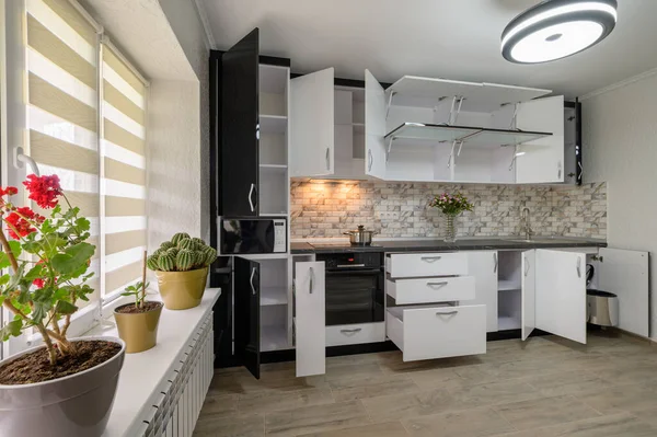 Interior Renovation Showcase Well Designed Modern Trendy White Kitchen Cabinet — 스톡 사진
