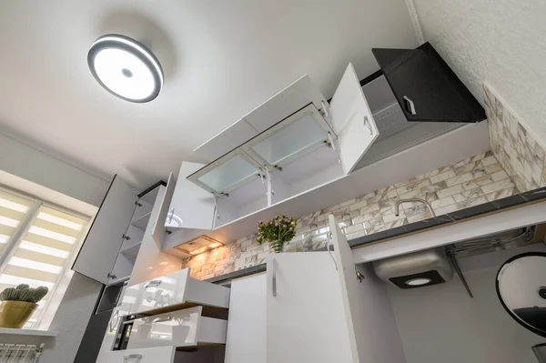 Showcase Well Designed Modern Trendy White Kitchen Furniture Cabinet Doors — ストック写真