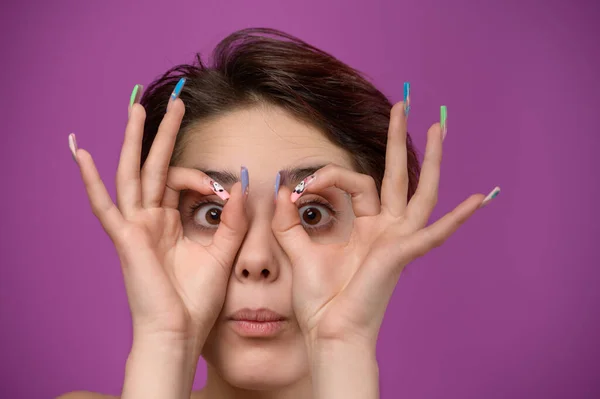 Young Caucasian Woman Making Gesture Binoculars Her Hands Grimacing Eyes — Stockfoto