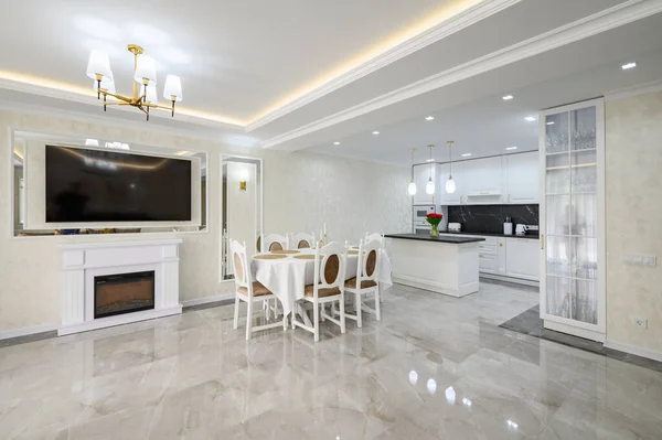Luxury White Large Domestic Kitchen Glossy Marble Floor Kitchen Island — Stockfoto