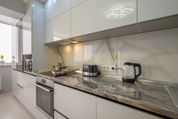 Interior Well Designed Modern Trendy White Kitchen — 图库照片