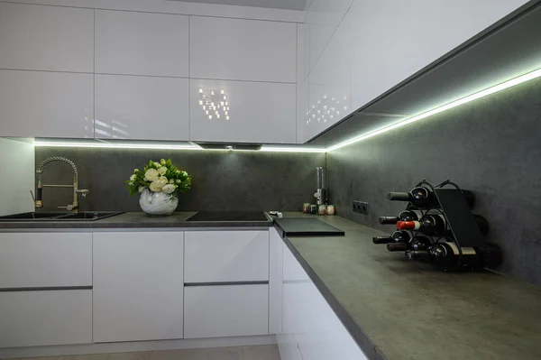 Closeup Dark Grey Stone Counter Work Top White Trendy Kitchen — Stok fotoğraf