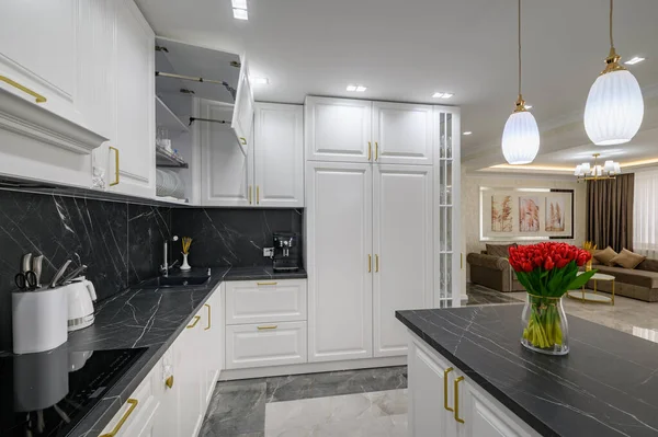 Closeup Black Granite Worktop White Domestic Kitchen Marble Floor Kitchen — Fotografia de Stock