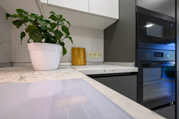 Closeup Marble Worktop Modern Dark Grey White Kitchen — Stok Foto