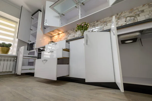 Interior Renovation Showcase Well Designed Modern Trendy White Kitchen Cabinet — Stok Foto