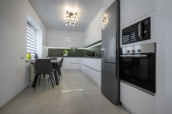 Luxurious Modern Trendy White Grey Kitchen Interior Renovation Granite Counter — 스톡 사진