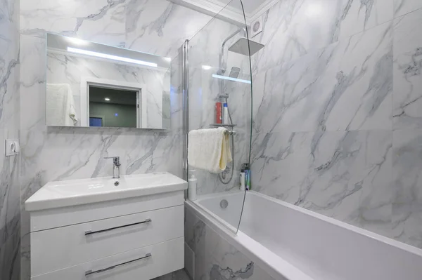 Modern White Marble Bathroom Interior Cabinet Vanity Mirror Bathtub — Stock Photo, Image