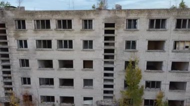 Letonya 'daki Terk Edilmiş Askeri Hayalet Kasabası İrbene' nin hava görüntüsü. Letonya 'daki eski Süper Gizli Terk Edilmiş Sovyet Askeri Kasabası Irbene. Sovyet Ordusu Casusluk Nesnesi