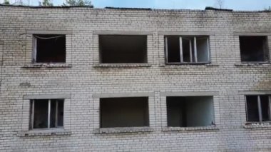 Letonya 'daki Terk Edilmiş Askeri Hayalet Kasabası İrbene' nin hava görüntüsü. Letonya 'daki eski Süper Gizli Terk Edilmiş Sovyet Askeri Kasabası Irbene. Sovyet Ordusu Casusluk Nesnesi