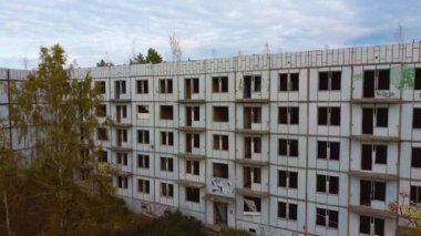 Letonya 'daki Terk Edilmiş Askeri Hayalet Kasabası İrbene' nin hava görüntüsü. Letonya 'daki eski Süper Gizli Terk Edilmiş Sovyet Askeri Kasabası Irbene. Sovyet Ordusu Casusluk Nesnesi