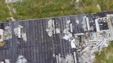 Letonya 'daki Terk Edilmiş Askeri Hayalet Kasabası İrbene' nin hava görüntüsü. Letonya 'daki eski Süper Gizli Terk Edilmiş Sovyet Askeri Kasabası Irbene. Sovyet Ordusu Casusluk Nesnesi