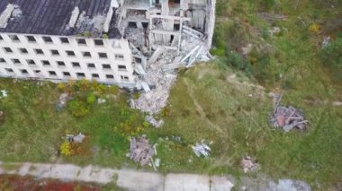 Letonya 'daki Terk Edilmiş Askeri Hayalet Kasabası İrbene' nin hava görüntüsü. Letonya 'daki eski Süper Gizli Terk Edilmiş Sovyet Askeri Kasabası Irbene. Sovyet Ordusu Casusluk Nesnesi