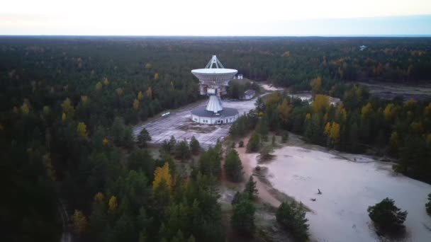 Vista Aérea Del Radiotelescopio Soviético Súper Secreto Cerca Ciudad Militar — Vídeos de Stock