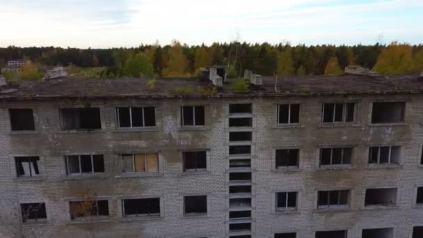 Vista Aérea Cidade Fantasma Militar Abandonada Irbene Letónia Antiga Cidade — Vídeo de Stock