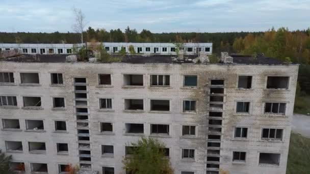 Vista Aérea Ciudad Fantasma Militar Abandonada Irbene Letonia Antigua Ciudad — Vídeos de Stock