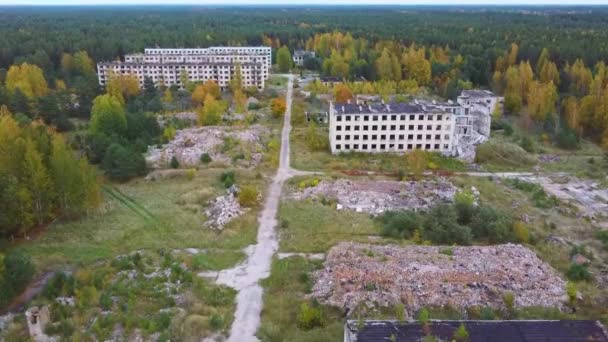 Luchtfoto Van Verlaten Militaire Spookstad Irbene Letland Voormalig Super Secret — Stockvideo