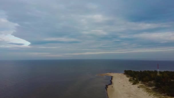Vista Aérea Sobre Cabo Kolka Mar Báltico Letonia Durante Atardecer — Vídeos de Stock