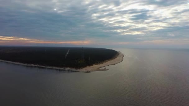 Flygfoto Över Kolka Cape Östersjön Lettland Höstkvällen Solnedgång Kolka Horn — Stockvideo