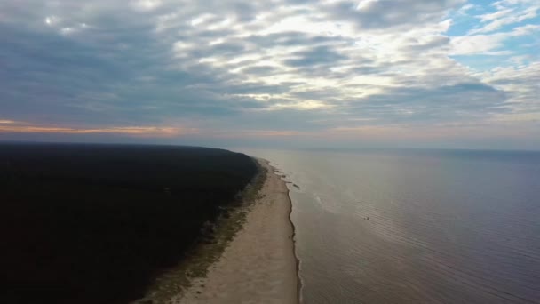 Vista Aérea Sobre Cabo Kolka Mar Báltico Letónia Durante Pôr — Vídeo de Stock