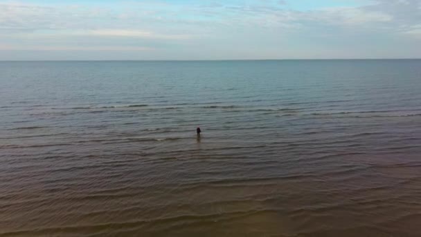 Pêcheur Pêche Plie Dans Cap Kolka Mer Baltique Lettonie Vue — Video