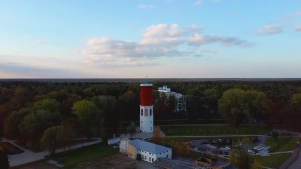 Kemeri Water Tower Latvian Flag Kemeri Resort Park Jurmala Latvia — Vídeos de Stock