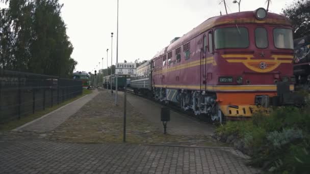 Alter Güterbahnsteig Bahnhof Lettland Sowjetische Oldtimer Lokomotive Mit Dampflok Alter — Stockvideo