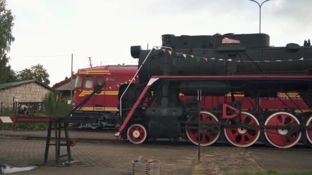 Ferrocarril Old Cargo Platform Estación Letonia Locomotora Soviética Vintage Con — Vídeo de stock