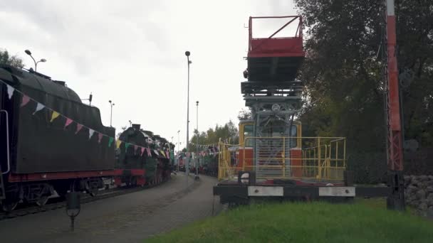Railway Old Cargo Platform Lettországi Állomáson Vintage Szovjet Mozdony Gőzmozdonnyal — Stock videók