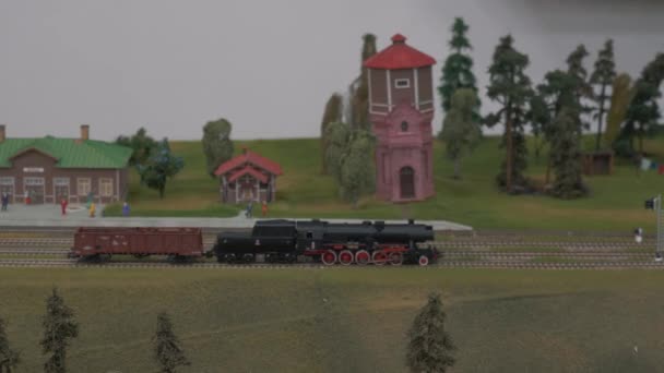 Mini Station Modellering Model Van Het Treinstation Met Bewegende Trein — Stockvideo