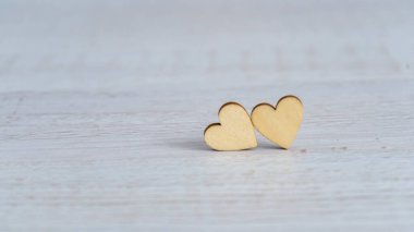 Romantik Sevgililer Günü Tahta Kalp Şekilli Güzel Kart. Doğa Konsepti. Düğün Kartı Dekorasyonu. Sevgililer Gününüz kutlu olsun..