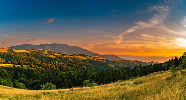 Wieczorny Krajobraz Karpatach — Zdjęcie stockowe
