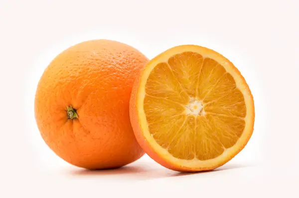 Naranjas Jugosas Frescas Aisladas Sobre Fondo Blanco Fruta Naranja Aislada —  Fotos de Stock