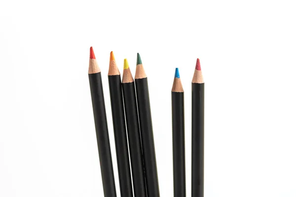 六支彩色铅笔 在白色背景上隔离 有剪切路径 — 图库照片