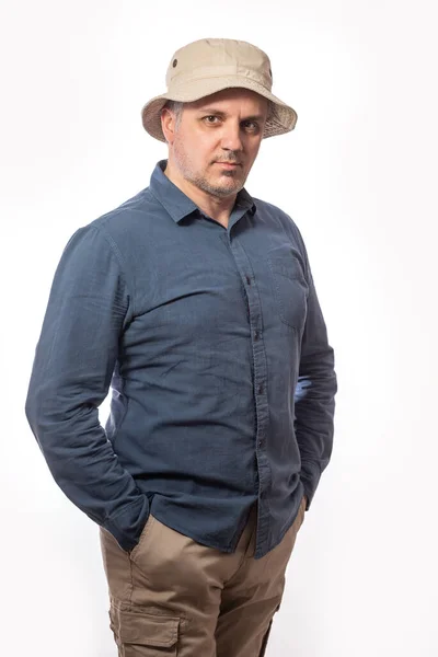 Portrait Bearded Middle Aged Man Khaki Trousers Hat Looking Thoughtfully — Stockfoto