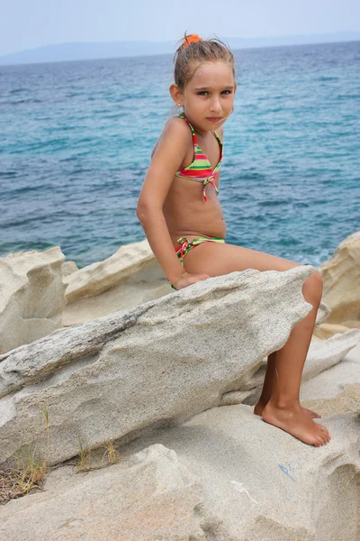 Girl on the rock — Stock Photo, Image