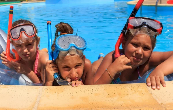 Girls in the swimming pool — Stock Photo, Image