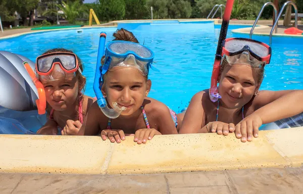 Girls in the swimming pool — Stock Photo, Image