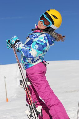 Karda Kayak ile kız