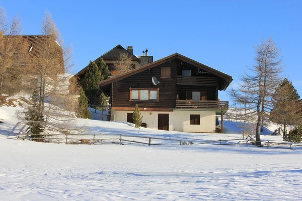 Casa na montanha — Fotografia de Stock