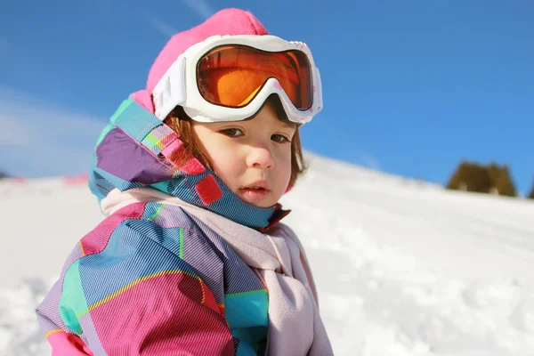 Chica en la nieve — Foto de Stock