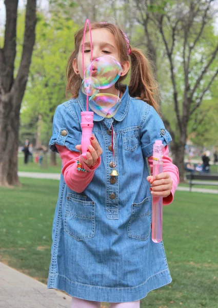 Girl blowing bubbles — Stock Photo, Image