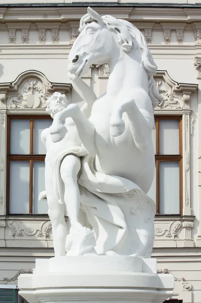 Estatua caballo blanco — Foto de Stock