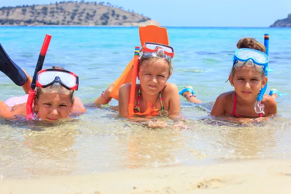 Three girls in the sea — Stock Photo, Image