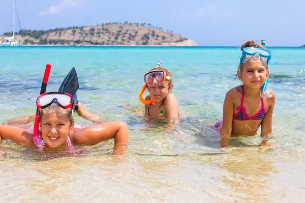 Três raparigas no mar — Fotografia de Stock