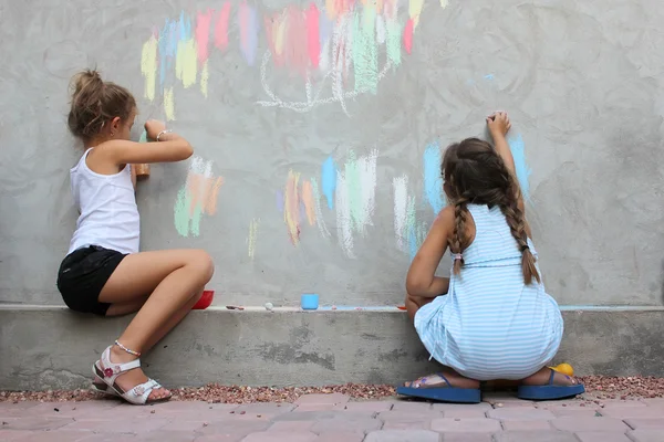 Children drawing on the wall with colored chalk — Stock Photo, Image