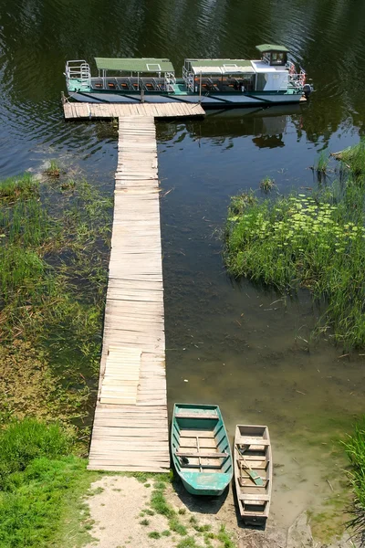 Muelle en el lago — Foto de Stock