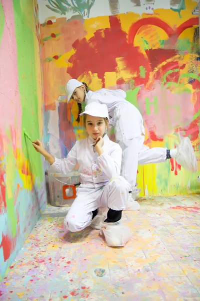 Young girl painting — Stock Photo, Image