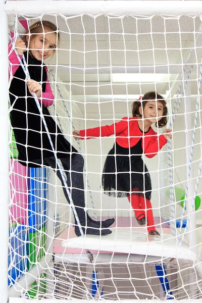 Meninas no parque infantil — Fotografia de Stock